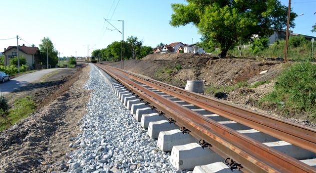 Qeveria miratoi kredinë 11.7 mln euro për hekurudhën Tiranë-Rinas-Durrës